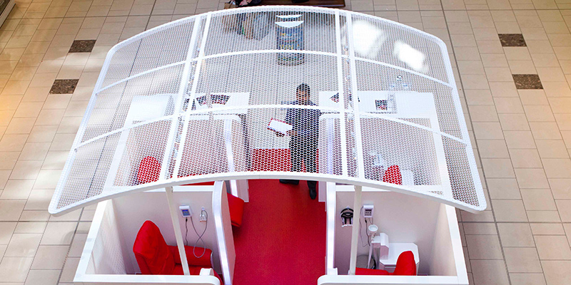 30% mesh canopy on a rolled steel frame for Smile Lounge, Lakeside Shopping Centre 30% mesh canopy on a rolled steel frame for Smile Lounge, Lakeside Shopping Centre