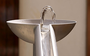 Water feature incorporated into handrail Water feature incorporated into handrail