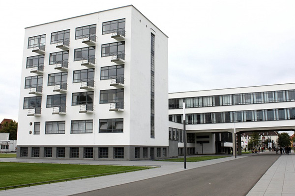 Bauhaus Dessau, Walter Gropius, Administration Bridge. Photography by Timo Mecking.
