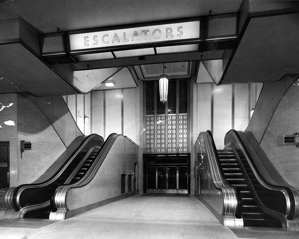 The escalator hall in 1935, the inspiration for the design of the upgraded hall. The escalator hall in 1935, the inspiration for the design of the upgraded hall.