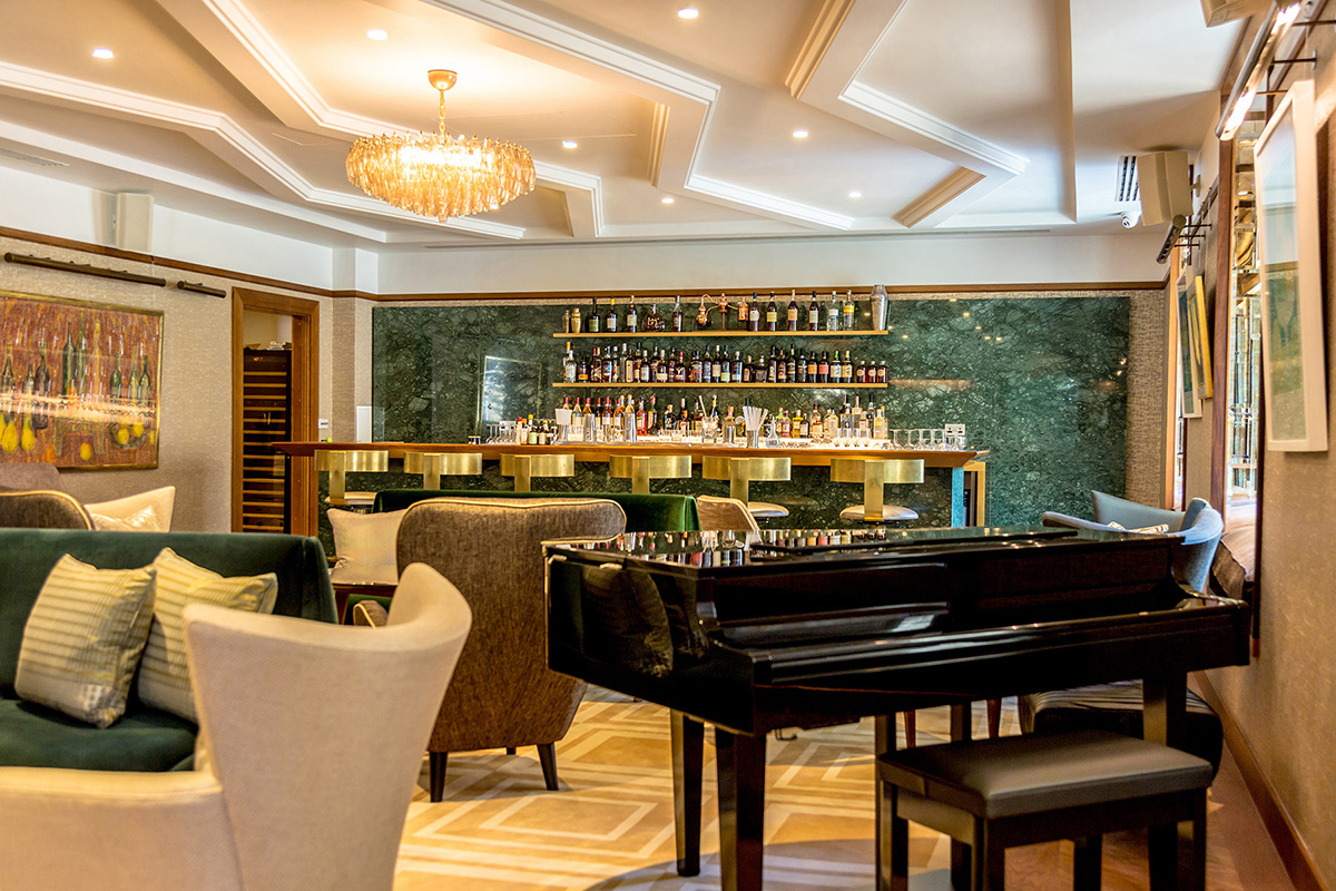 The Cocktail Bar. The Devonshire Club Hotel Interior Design: March & White PVD coloured stainless steel: Double Stone Steel Europe Ltd